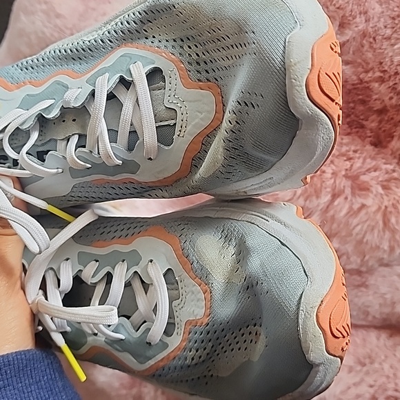 ♥️SOREL RUNNING SHOES! - Picture 5 of 9